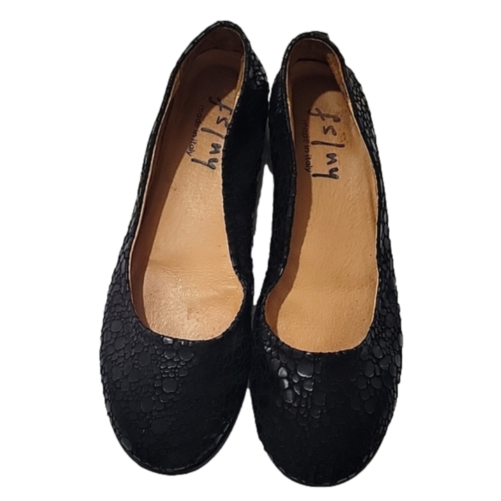 Black Textured Flats